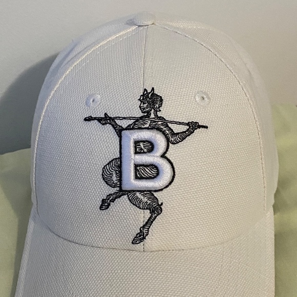Burberry Mythical Alphabet "B" Faun Cap Off-White - Picture 2 of 8